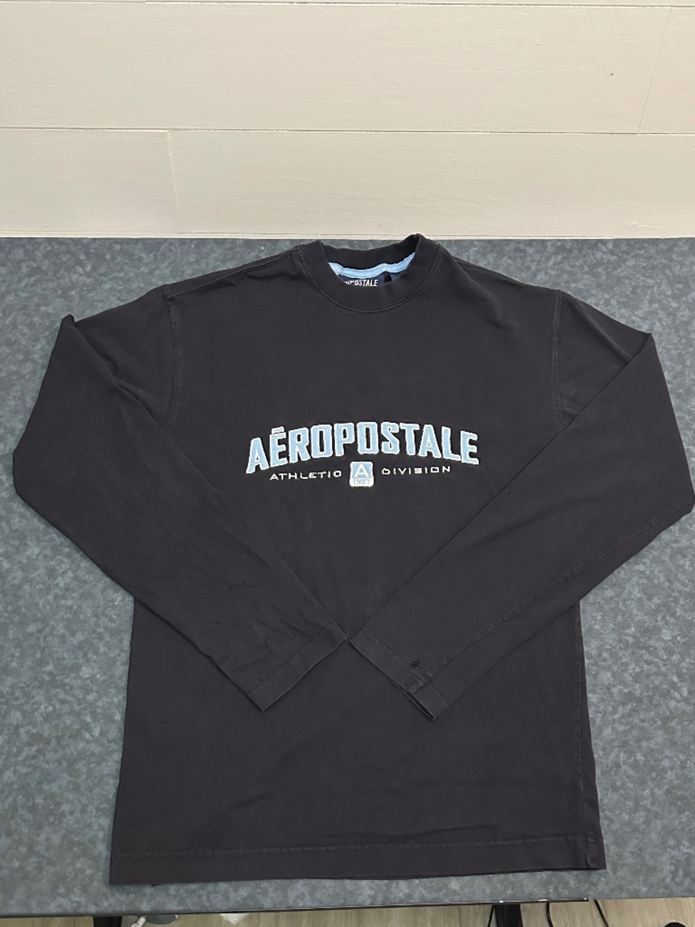 Aeropostale Athletic Division Long Sleeve Black Embroidered T Shirt Size Small